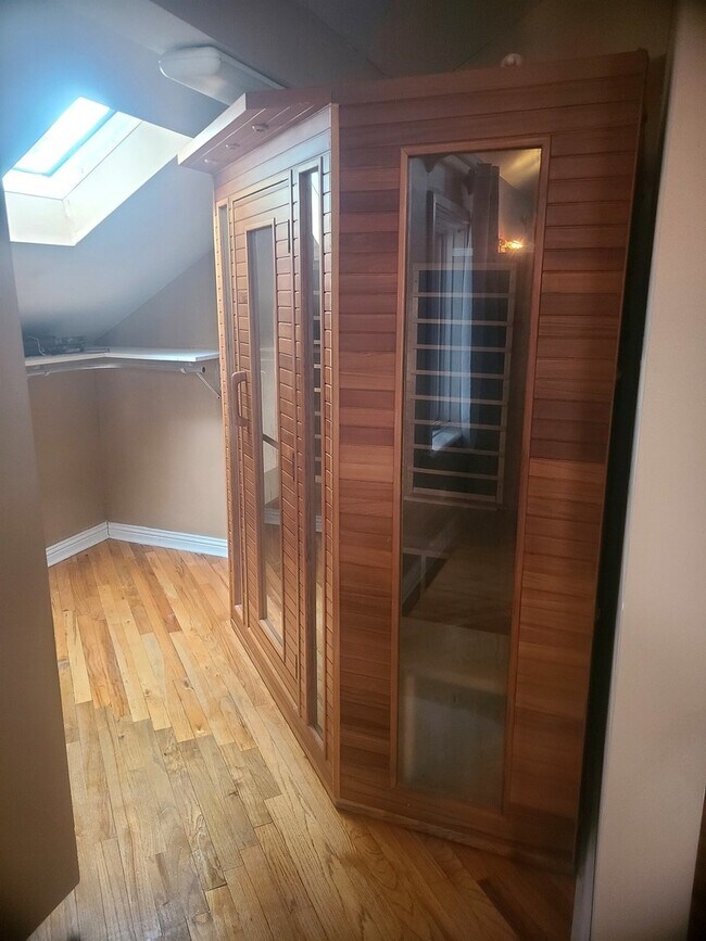 Building Photo - 630 Whitney Ave