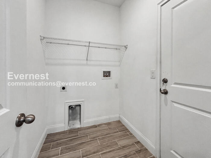 Building Photo - 6750 Midland Dr