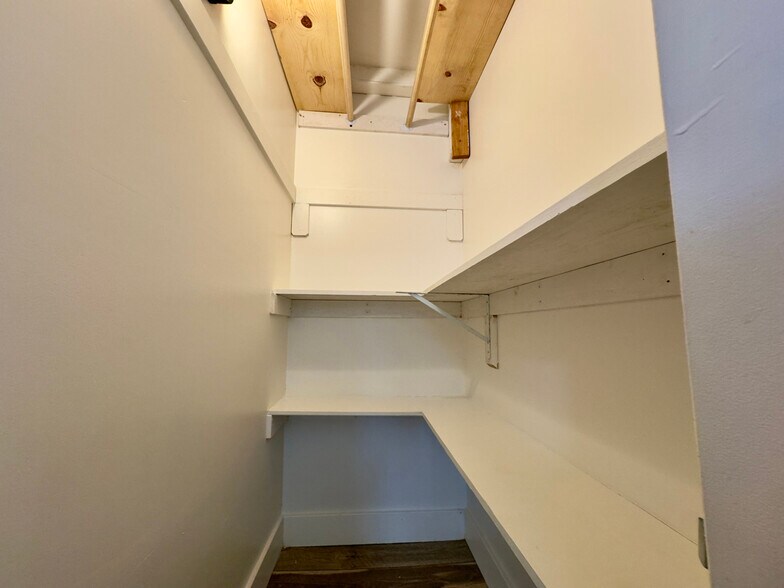 Building Photo - 827 30th St