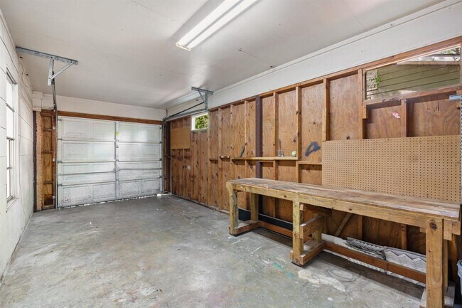 Building Photo - 5302 Robinsdale Ln