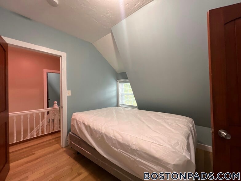 Building Photo - 816 River St