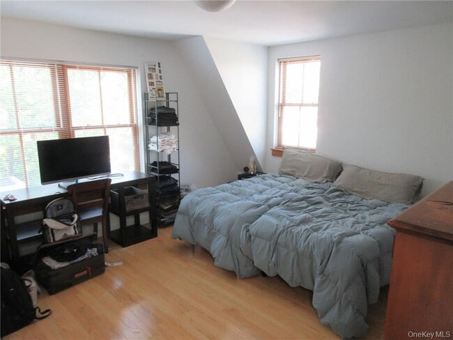 Building Photo - 120 Main St