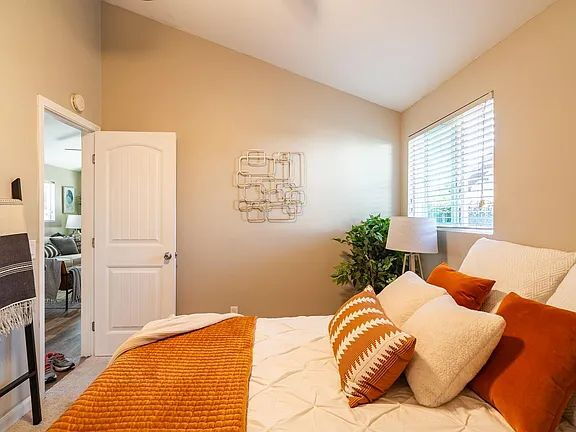 Building Photo - "Charming 2-Bedroom San Diego Retreat with...