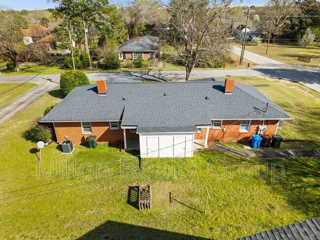 Building Photo - 1208 S 9th St