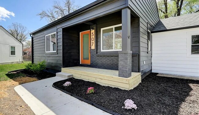 Building Photo - Beautifully remodeled 4-bedroom, 2-bath ho...