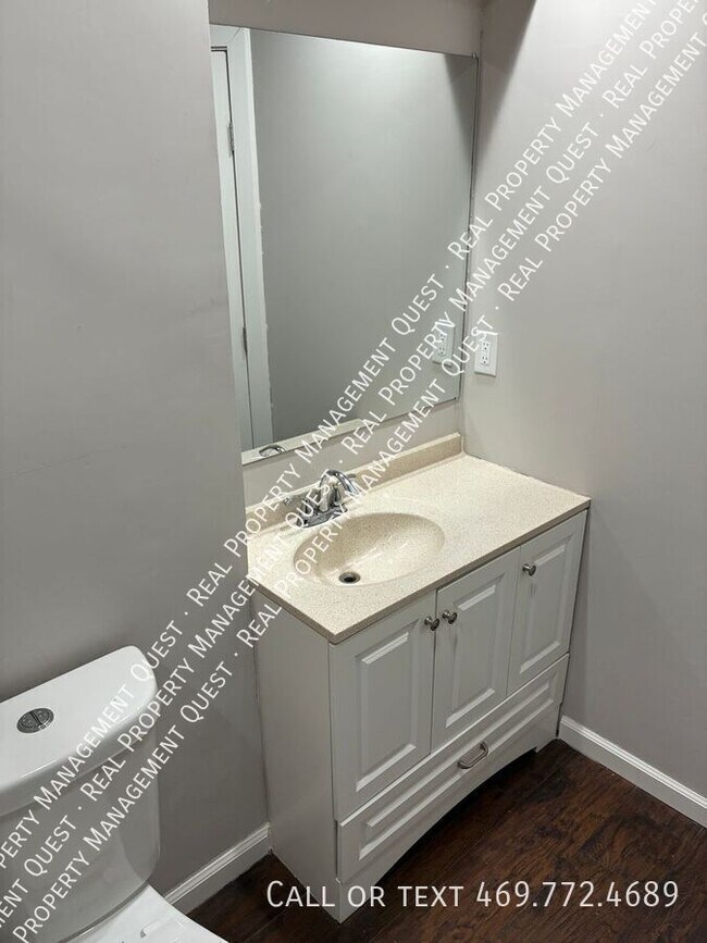 Building Photo - 802 Netherland Dr