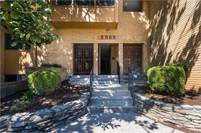 Building Photo - GARDEN COURT