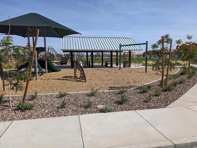 Building Photo - 2250 E Kelly Dr