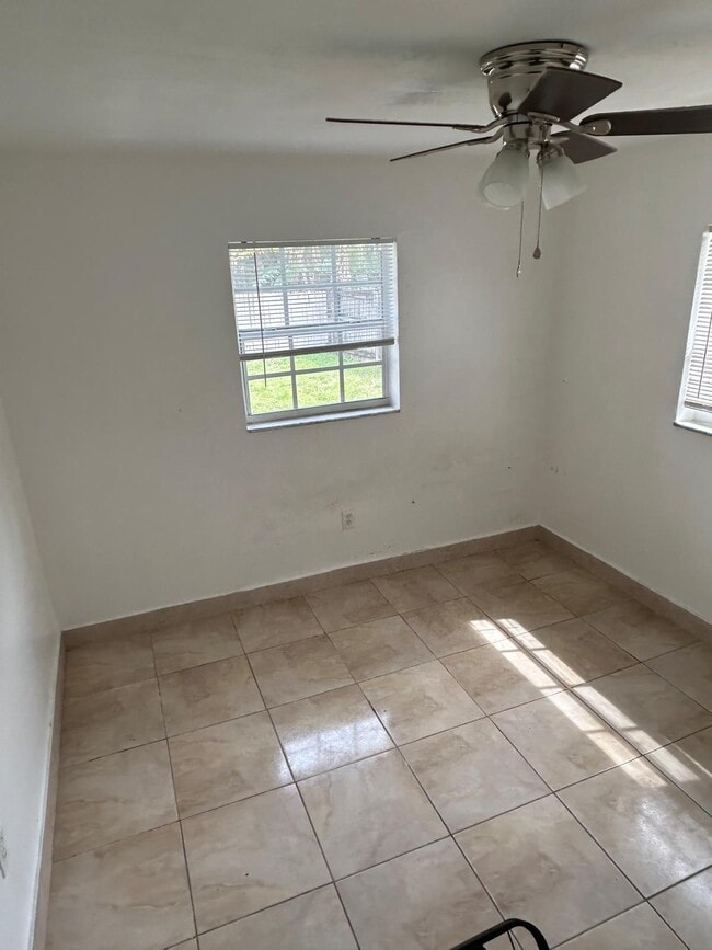 Building Photo - 1907 SW 99th Ter