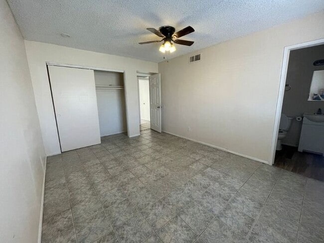 Building Photo - 4542 E Southern Ave