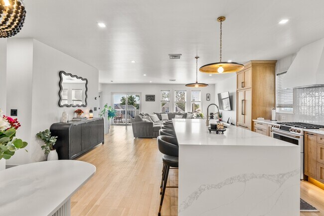 Building Photo - 29 S Munroe Terrace