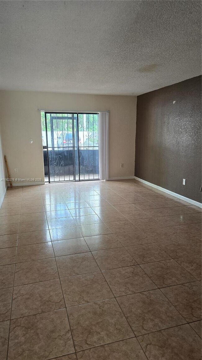 Building Photo - 13500 NE 3rd Ct