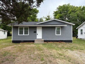 Building Photo - Newly Renovated Home on Baker St