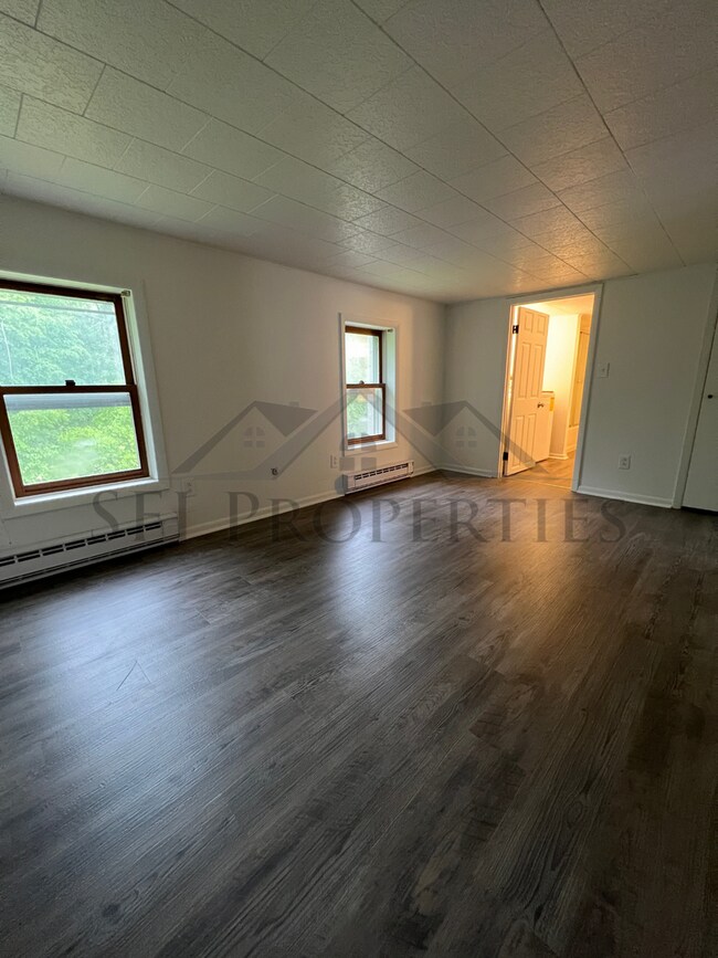 Building Photo - Lee6-8