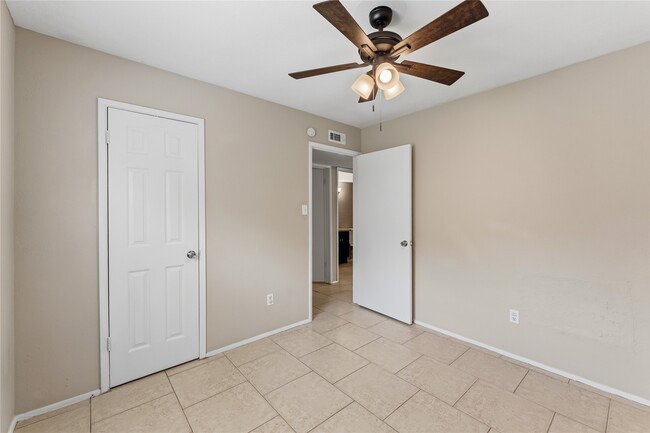 Building Photo - 16958 Jenikay St