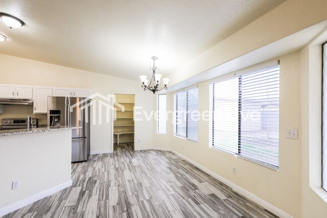 Building Photo - 1462 W Breakwell St