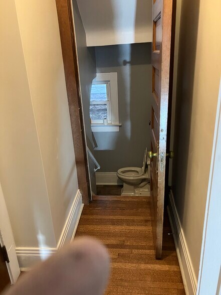 Powder room - 2582 N Cramer St