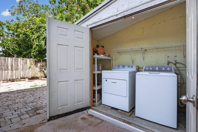 Building Photo - 7599 NW 73rd Terrace