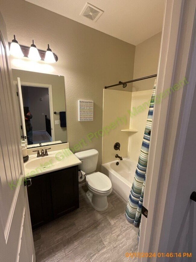Building Photo - 3 bed/2.5 bath Condo in Gilbert’s Lofts in...