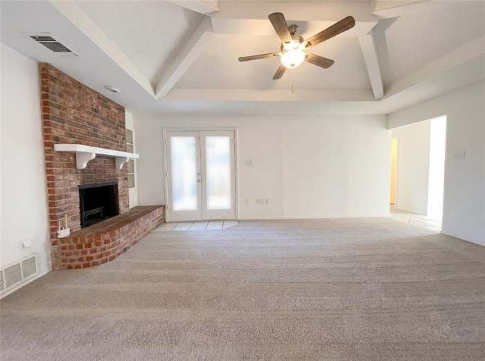 Building Photo - 709 Sandy Trail