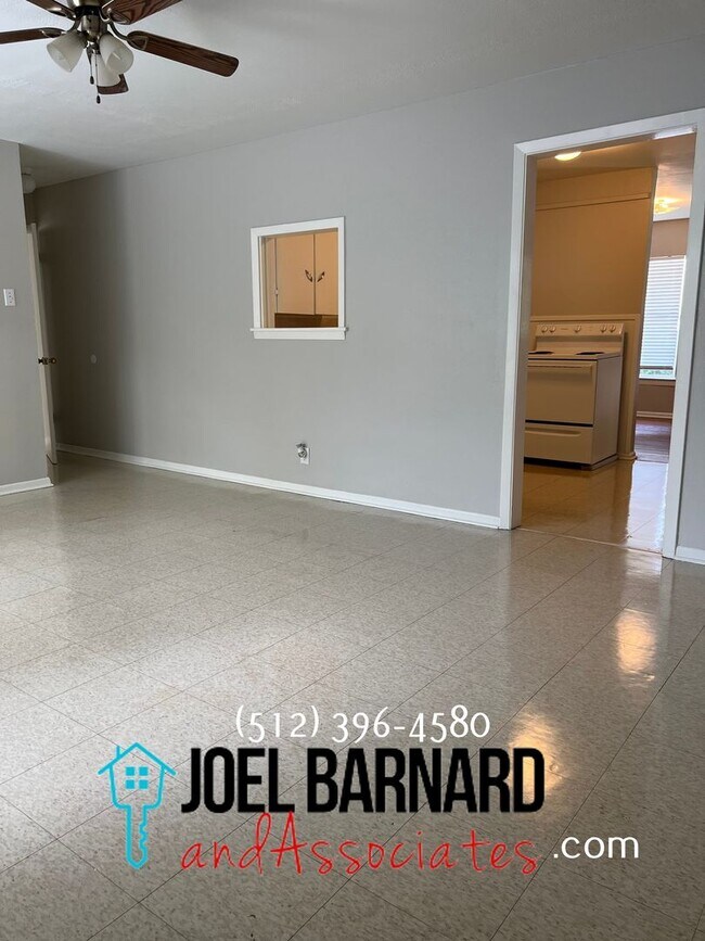 Building Photo - Availably July 12: Charming 3 Bedroom 1 Ba...