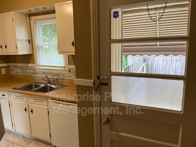 Building Photo - 3938 Brennan Dr