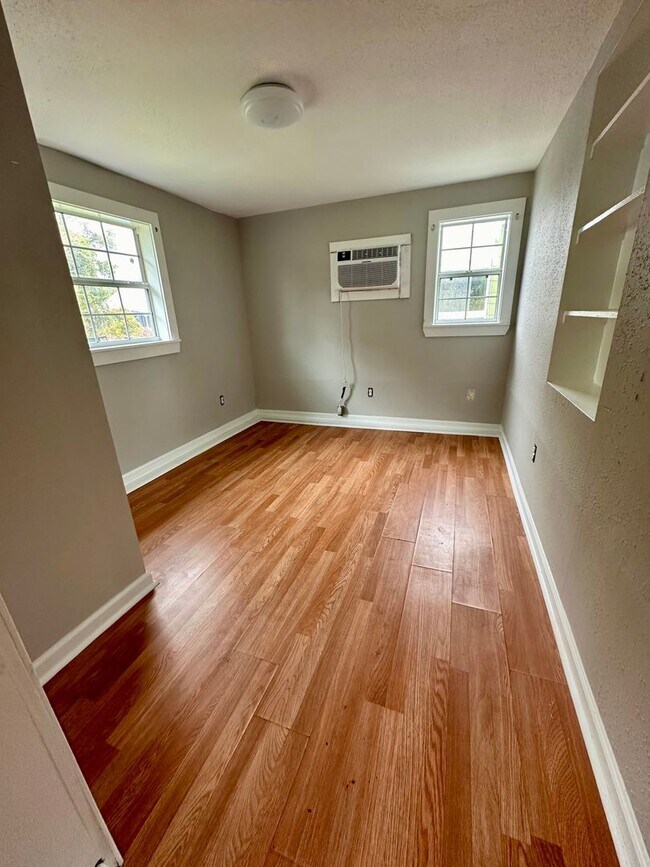 Building Photo - 3742/3748 Ogg Ave Brunswick