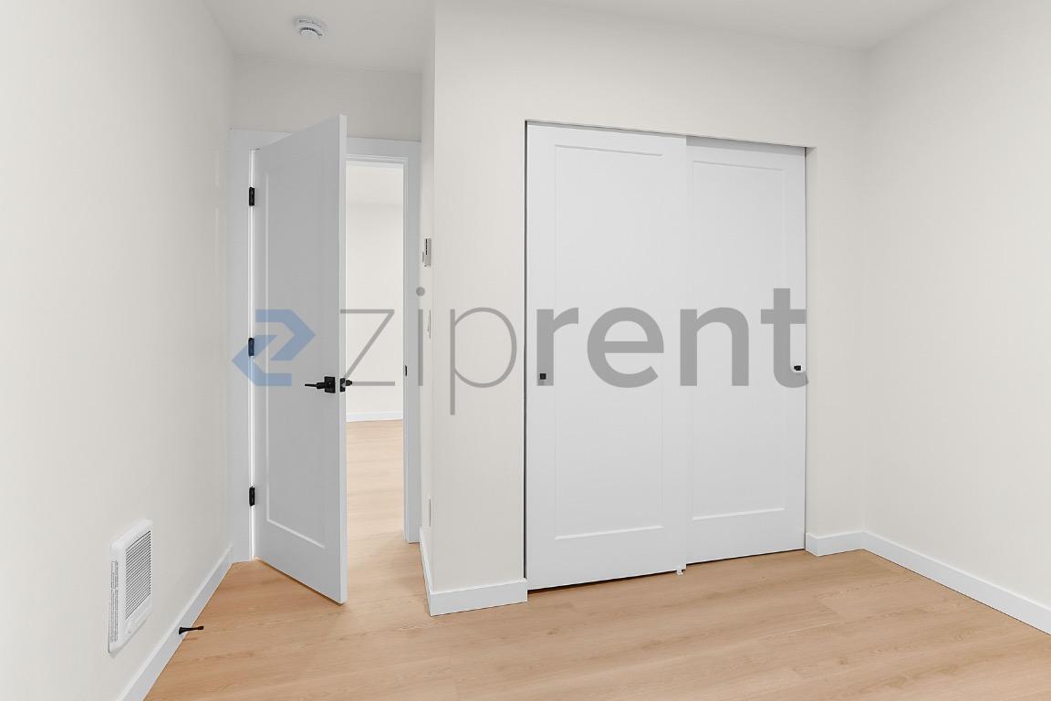 Building Photo - Unit B
