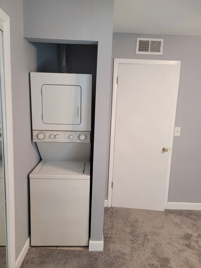 Building Photo - Historic St. Andrews!  Newly Remodeled! 1 bedroom 1 bath condo/1st Floor