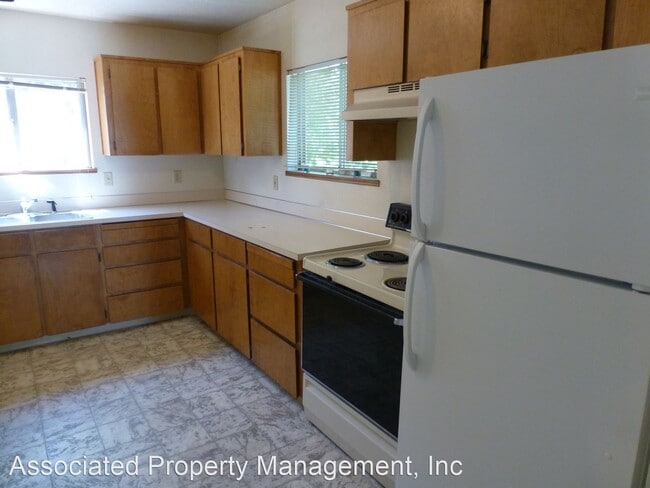 Building Photo - 2 br, 1 bath House - 2402 16th. Ave.