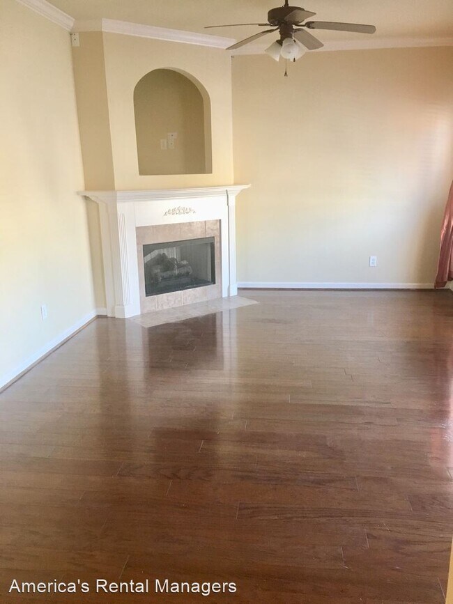 Building Photo - 3 br, 2.5 bath House - 2808 Southwood Lane