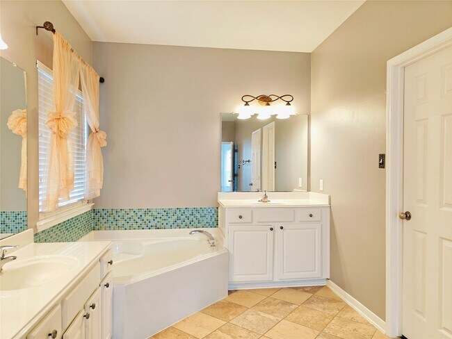 Building Photo - 26418 Creston Woods Dr