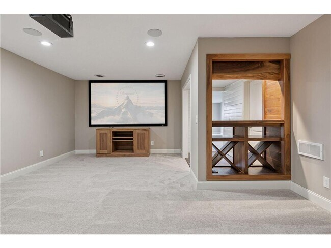 Building Photo - 16588 E Lake Dr