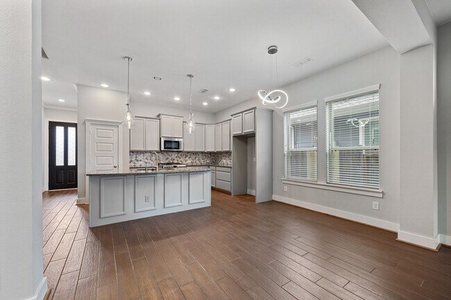 Building Photo - 18419 Blue Hollow Heights Dr
