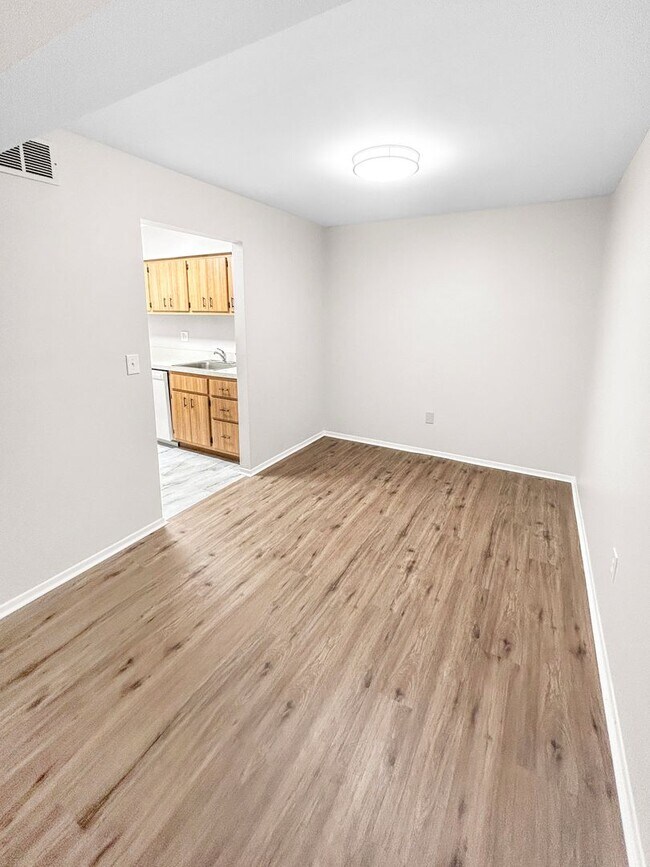 Building Photo - One Bedroom Condo in Moon Township!!
