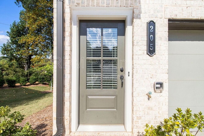 Building Photo - 205 Firefly Cir