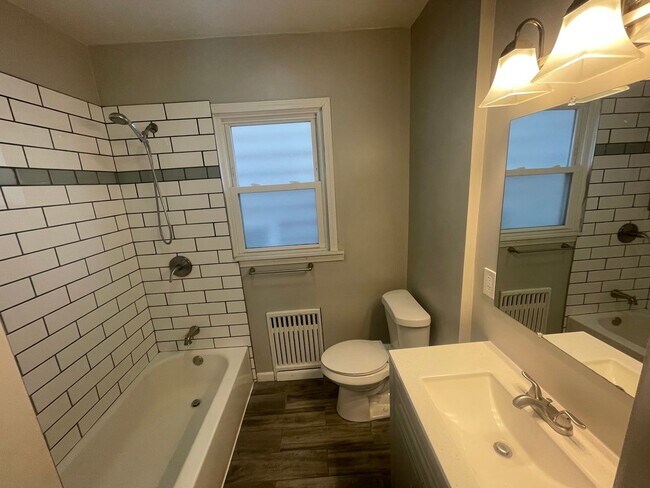 Building Photo - Spacious 3 Bedroom Home with Full finished Basement and Detached Garage!