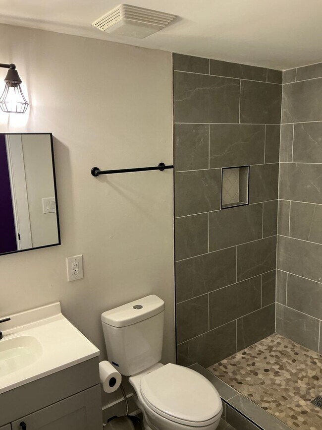 Building Photo - 915 Shearor St