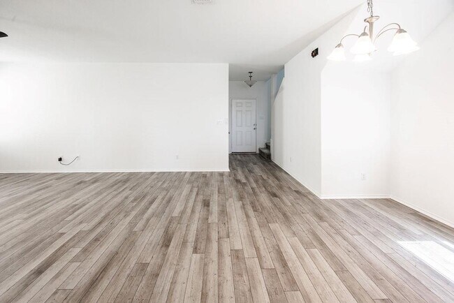 Building Photo - 448 English Oak St
