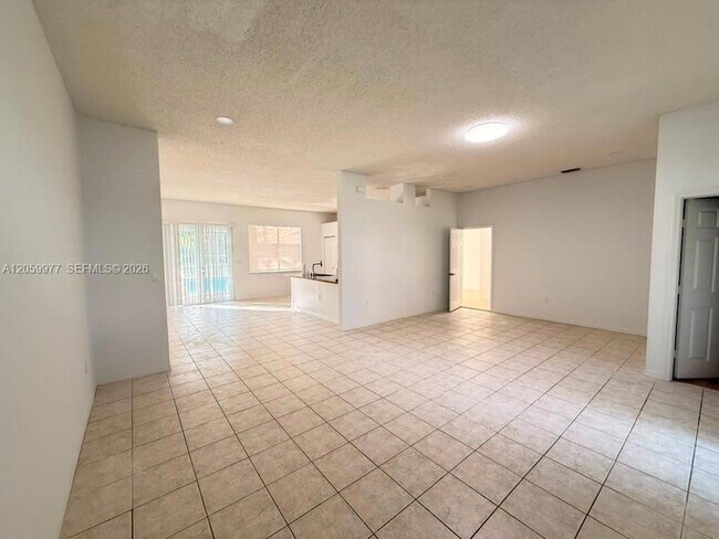 Building Photo - 420 SE 23rd Ln
