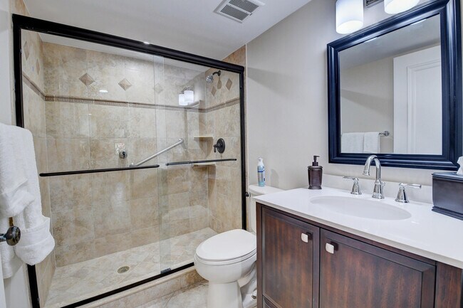 Building Photo - 7242 Clunie Pl