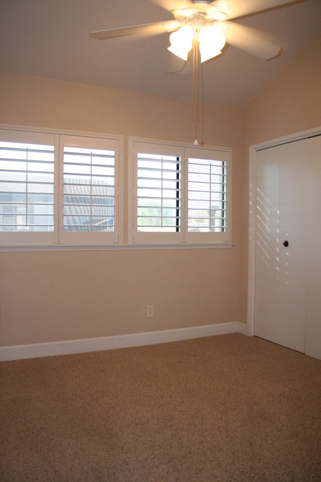 Building Photo - 5500 Lennox Ave