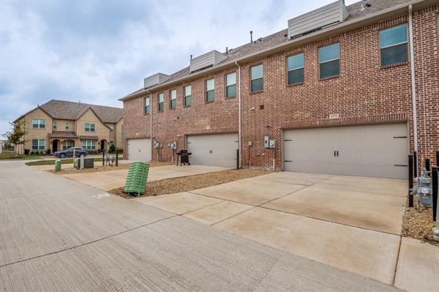 Building Photo - 6134 Blythe Dr