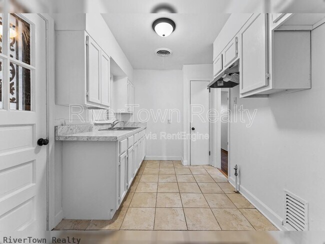 Building Photo - 810 Indian Dr