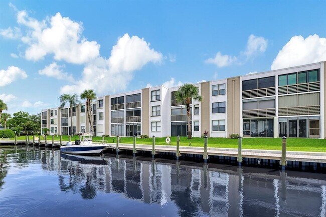 Building Photo - 1950 SW Palm City Rd