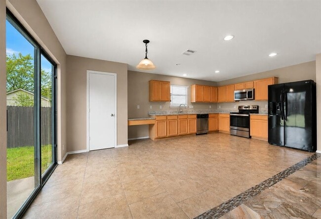 Building Photo - 122 Rummel Dr
