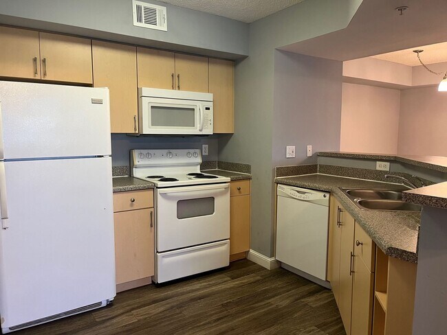 Building Photo - GORGEOUS 1 BEDROOM WITH WATER VIEWS IN POR...