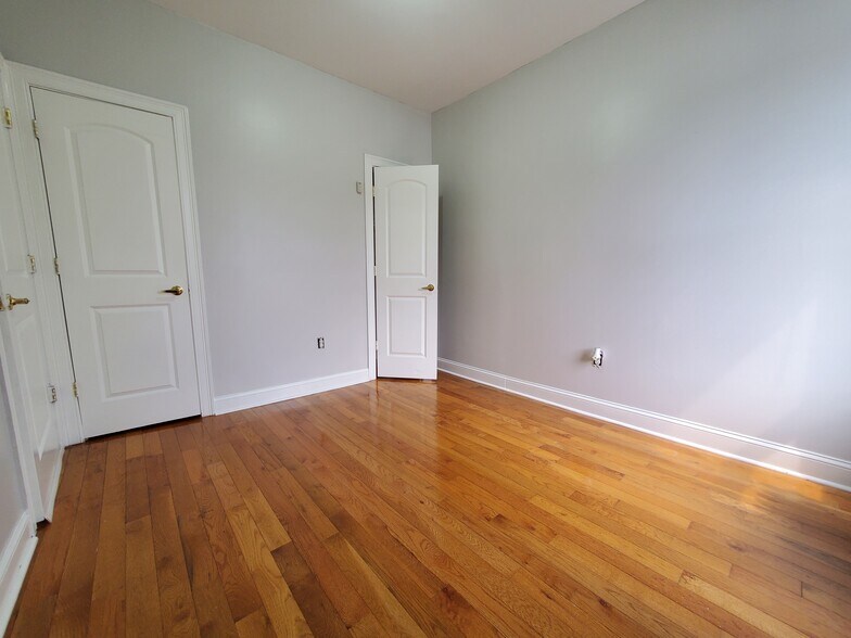 377 Baldwin Ave 2B - 379 Baldwin Ave