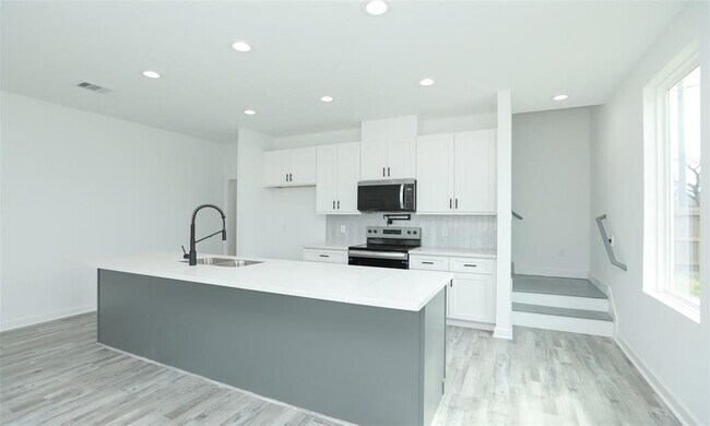 Building Photo - 9315 Ashville Dr