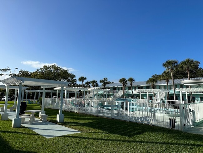 Building Photo - 541 S Peninsula Ave